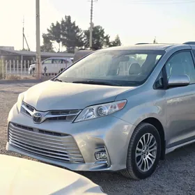 Toyota Sienna 2020