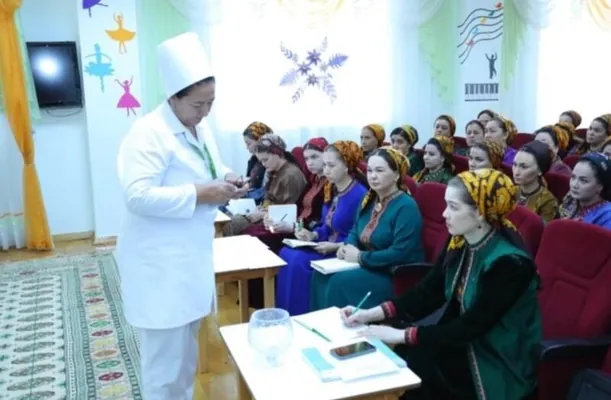 Türkmenistanda çagalar baglarynyň şepagat uýalarynyň we aşpezleriniň arasynda bäsleşigiň netijeleri yglan edildi