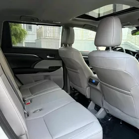 Toyota Highlander 2019