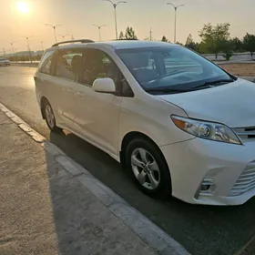Toyota Sienna 2018