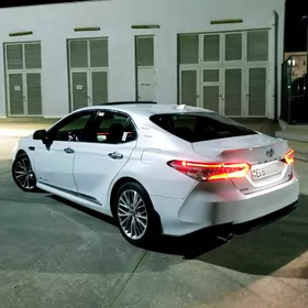 Toyota Camry 2018