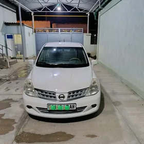 Nissan Tiida 2011