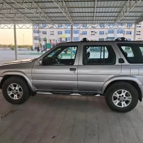 Nissan Pathfinder 2001