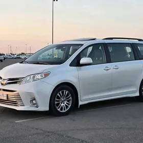 Toyota Sienna 2019