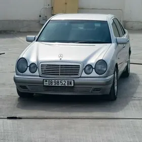 Mercedes-Benz E320 1999