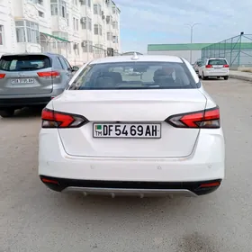 Nissan Versa 2020