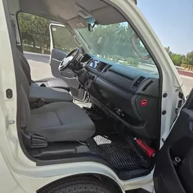 Toyota Hiace 2022