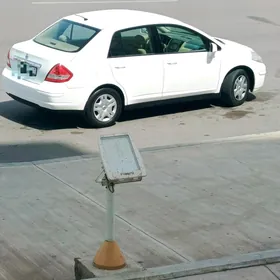 Nissan Tiida 2011