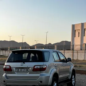 Toyota Fortuner 2010