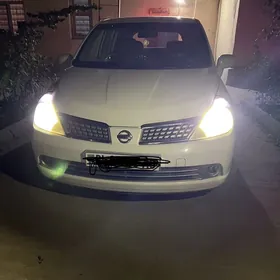 Nissan Tiida 2011