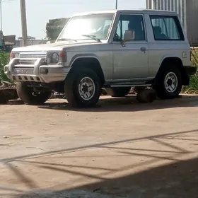 Mitsubishi Pajero 1987