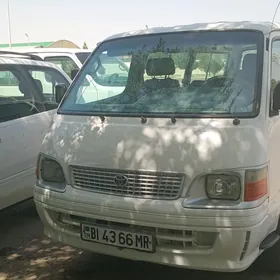 Toyota Hiace 2003