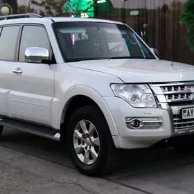 Mitsubishi Pajero 2015