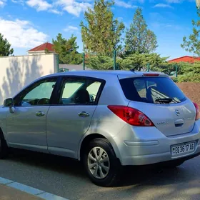 Nissan Versa 2012