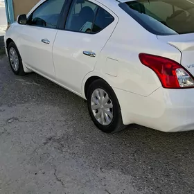 Nissan Versa 2013