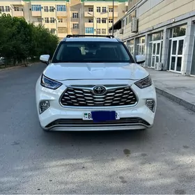 Toyota Highlander 2021