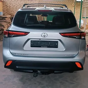 Toyota Highlander 2021