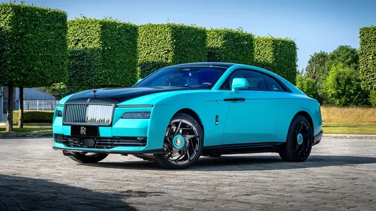 Rolls-Royce gadymy Dunhuana gaýa suratlarynyň stilinde üç awtoulag döretdi