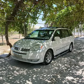 Toyota Sienna 2004