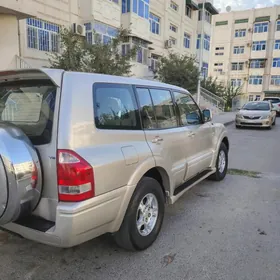 Mitsubishi Pajero 2005