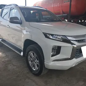 Mitsubishi L200 2021