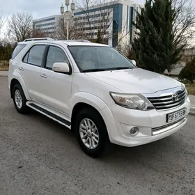 Toyota Fortuner 2013