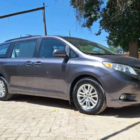 Toyota Sienna 2011