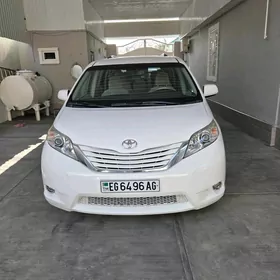 Toyota Sienna 2011