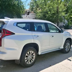 Mitsubishi Pajero 2020
