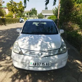 Nissan Tiida 2010