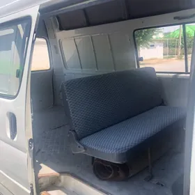 Toyota Hiace 2010