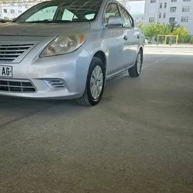 Nissan Versa 2011