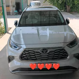 Toyota Highlander 2021