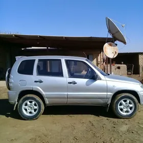 Chevrolet Niva 2005