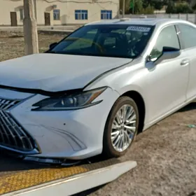 Lexus ES 2021