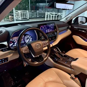 Toyota Highlander 2020
