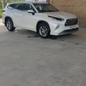 Toyota Highlander 2021
