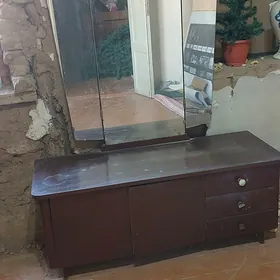 трильяж с зеркалом