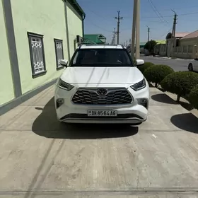 Toyota Highlander 2021
