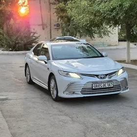 Toyota Camry 2018