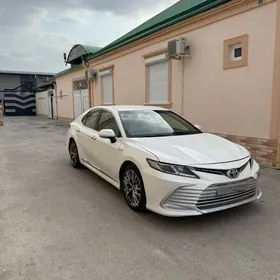 Toyota Camry 2021