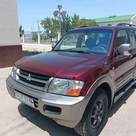 Mitsubishi Montero 2002