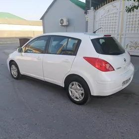 Nissan Versa 2011