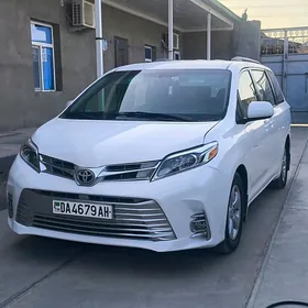 Toyota Sienna 2017