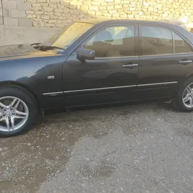 Mercedes-Benz E320 1996