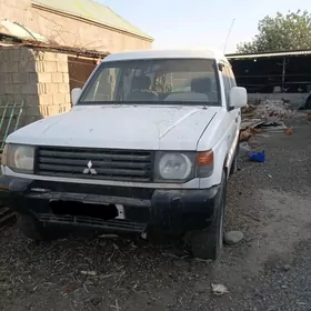 Mitsubishi Pajero 1993