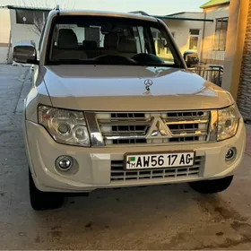 Mitsubishi Pajero 2013