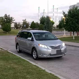 Toyota Sienna 2011