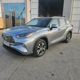 Toyota Highlander 2021