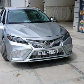 Toyota Camry 2021